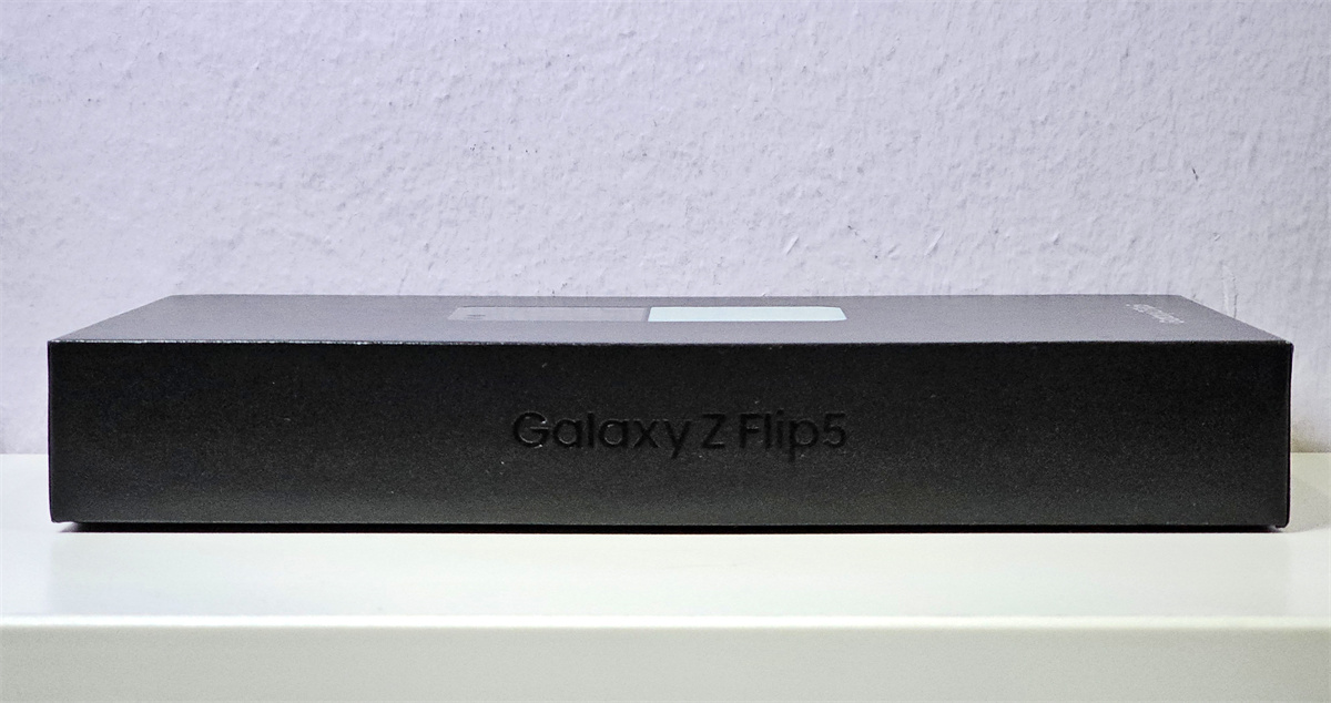 Samsung Galaxy Z Flip5 開箱初評測：外屏的誘惑，您擋得住嗎？ 2