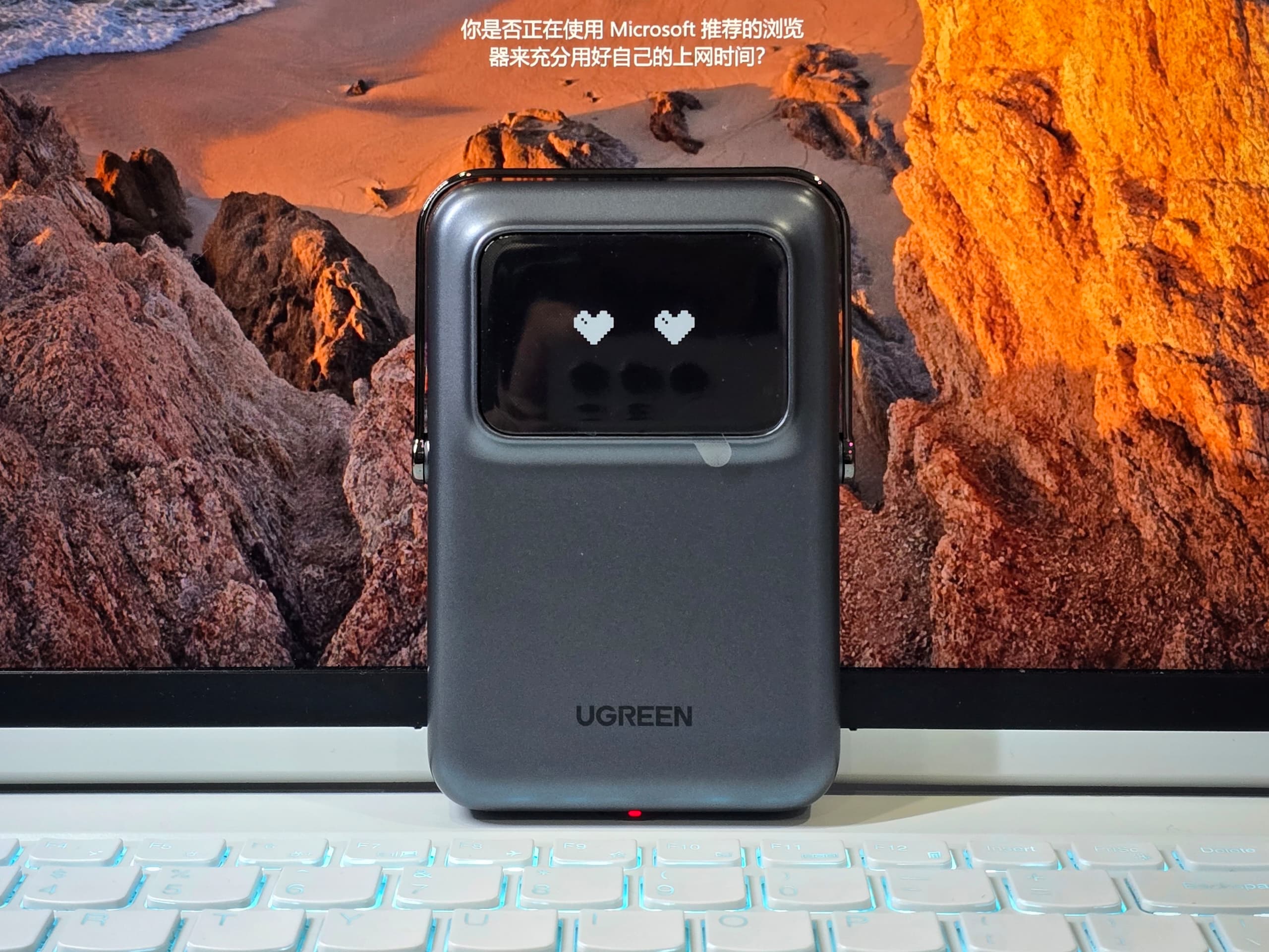 UGREEN Uno 磁吸無線行動電源開箱：支援無綫充電與 20W 快充；可折疊支架+機器人設計超加分！ 6